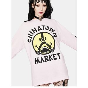 NEW CHINATOWN MARKET x DOLLS KILL SMILEY BALL PINK L/S TEE
